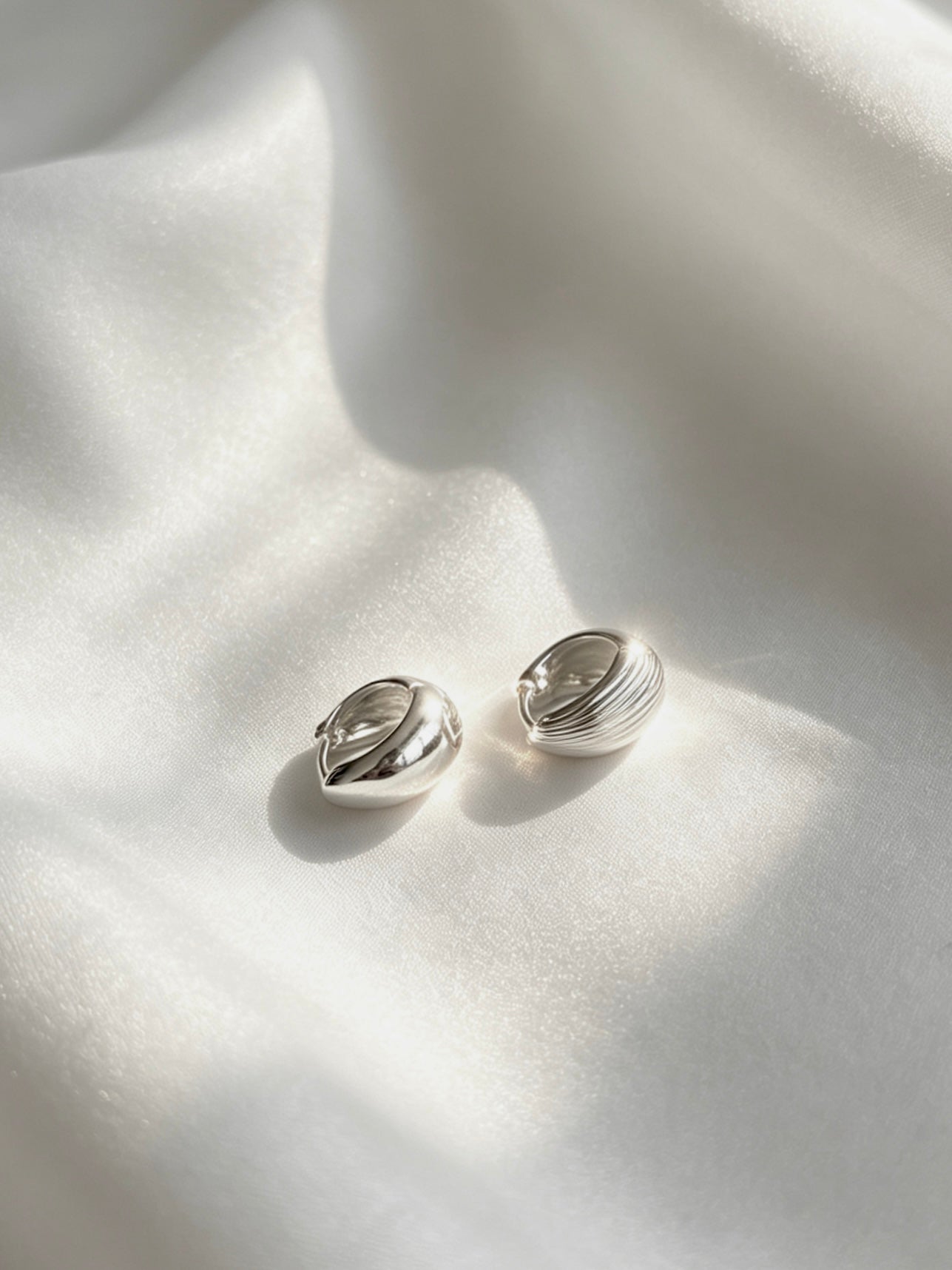 Dual-Wear Ribbed Huggie Hoop Earrings