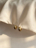 Dual-Wear Ribbed Huggie Hoop Earrings