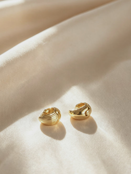 Dual-Wear Ribbed Huggie Hoop Earrings